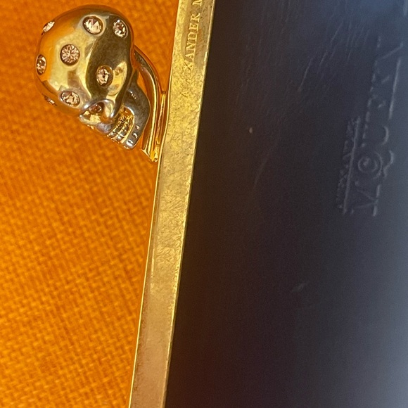 VINTAGE BLACK/WHITE TWIN Skull Clasp Clutch - Picture 14 of 16